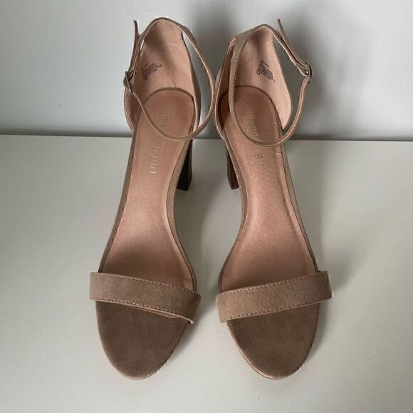 Madden Girl Nude Tan Faux Suede Ankle Strap Block Heels Bellaas Sz 9.5 NEW - Picture 2 of 10